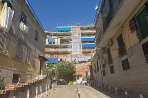 2 LOCALI A NAPOLI