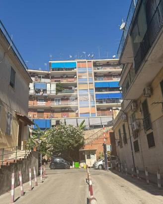 2 LOCALI A NAPOLI