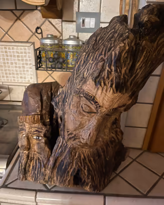 Scultura in legno di ulivo