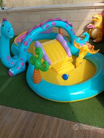 piscina con scivolo 