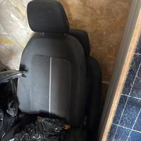 sedili audi a1 e tetto interno auto grigio