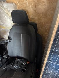 sedili audi a1 e tetto interno auto grigio