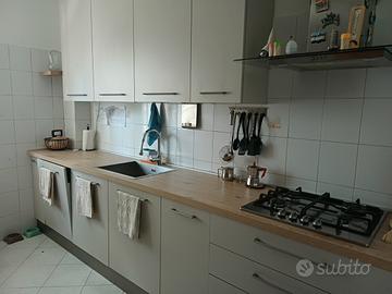 CUCINA COMPLETA DI ELETTRODOMESTICI 