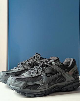 Nike zoom vomero 5 nere da uomo taglia 42 nuove
