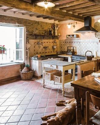 Bifamiliare con taverna e bar a Fossò