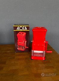 Grattugia vintage a manovella A.C.E.A