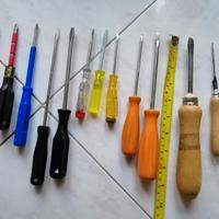 Cacciaviti vari+2 martelli vintage