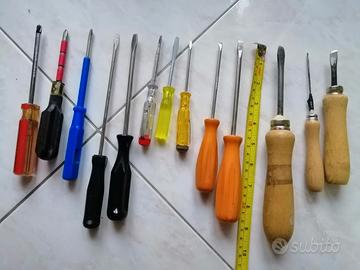 Cacciaviti vari+2 martelli vintage