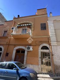 3 LOCALI A CANOSA DI PUGLIA