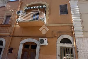 3 LOCALI A CANOSA DI PUGLIA