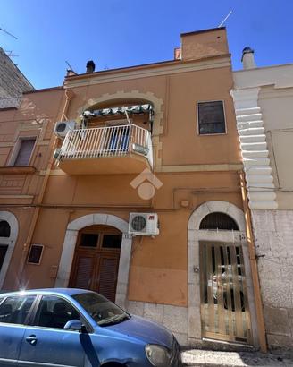 3 LOCALI A CANOSA DI PUGLIA