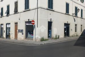 NEGOZIO A PRATO