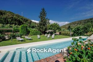 Villa di 217 m² con più di 5 locali e box auto dop