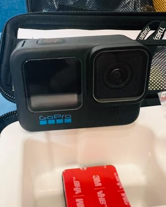 Gopro Hero 10 Black completa di accessori
