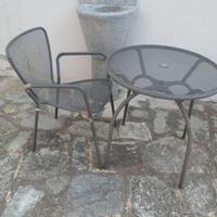 TAVOLINO E SEDIA IN FERRO VERNICIATO DA GIARDINO