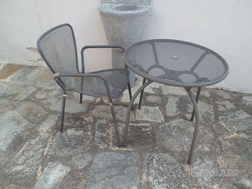 TAVOLINO E SEDIA IN FERRO VERNICIATO DA GIARDINO