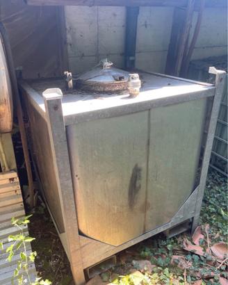Box acciaio  1000lt