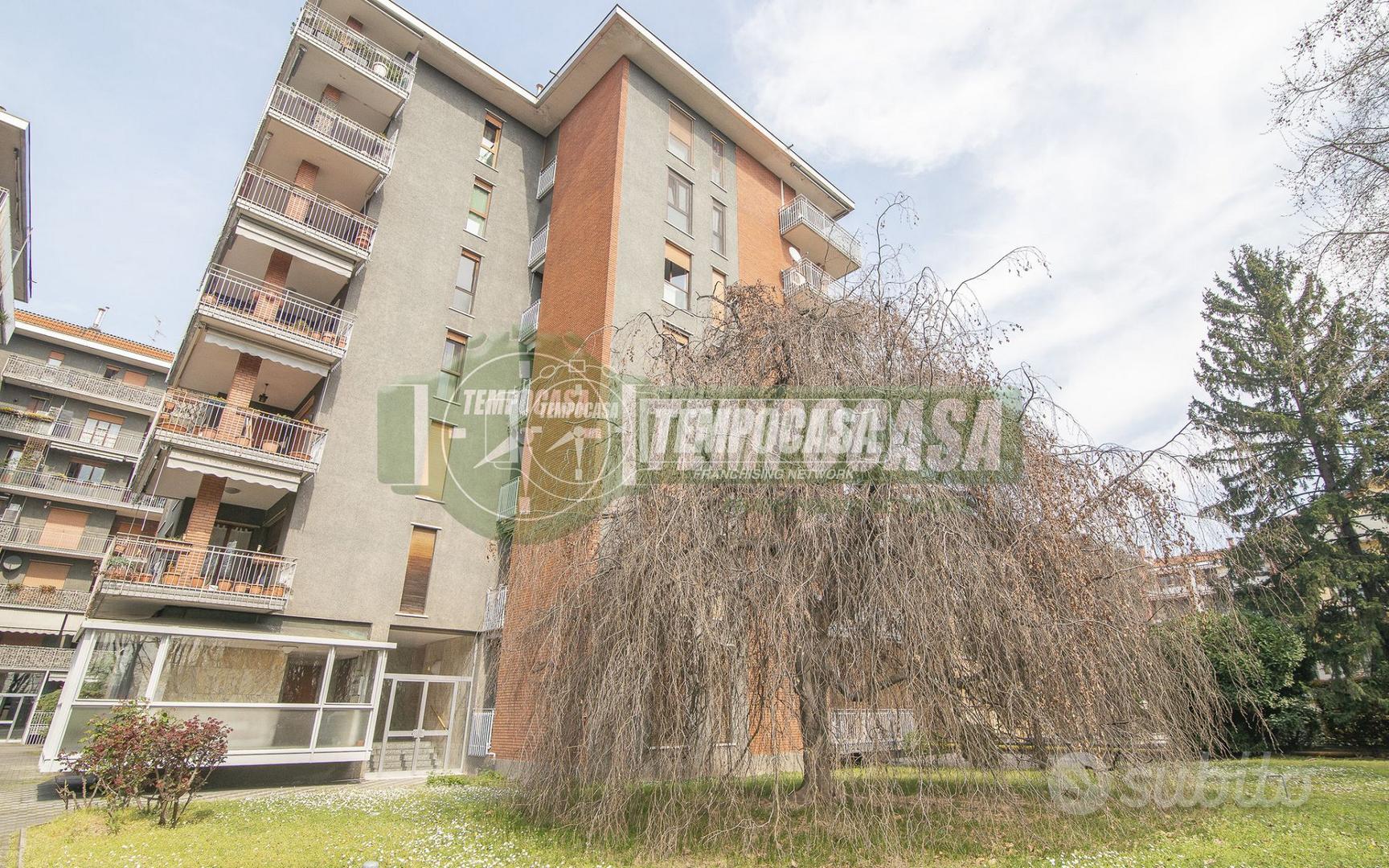 SPLENDIDA SOLUZIONE DI TRE LOCALI CON BOX