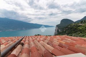 2 LOCALI A TREMOSINE