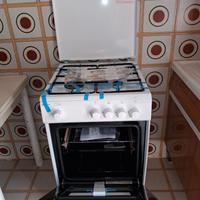 4 fornelli a gas (GPL o metano) con forno