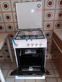 4 fornelli a gas (GPL o metano) con forno