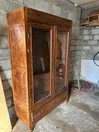 Vetrina antica in legno massello con intaglio