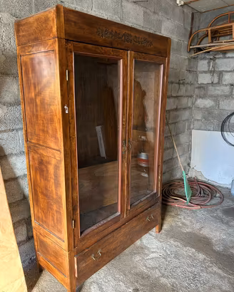 Vetrina antica in legno massello con intaglio