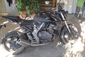 Moto Honda CB 1000 RA.