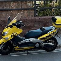 Yamaha T-Max 500 giallo