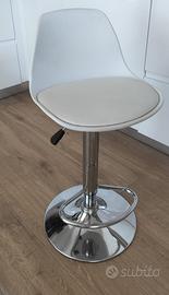 Sgabello bianco