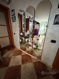 Specchi con decorazione floreale