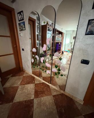 Specchi con decorazione floreale