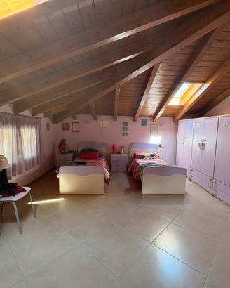 CAMERA INTERA PER RAGAZZE