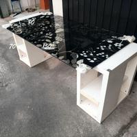 Scrivania con ripiano in vetro