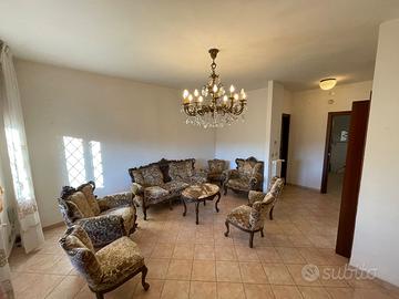 SALOTTO E LAMPADARIO