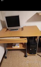 Scrivania  porta PC
