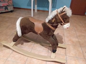 cavallo a dondolo 