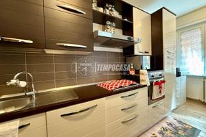 TRILOCALE COMPLETAMENTE RISTRUTTURATO CON BOX AUTO