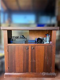 Mobiletto in legno stile classico