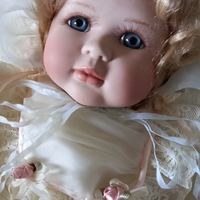 Bella bambola porcellana , vestito battesimo