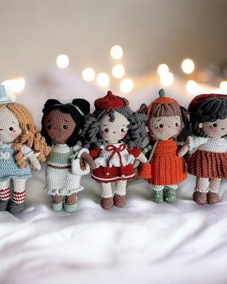Bambole amigurumi fatte a mano – altezza 20 cm