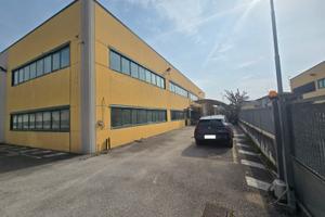 Ufficio indipendente con parcheggio auto