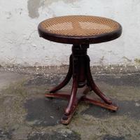 Antico sgabello thonet per piano