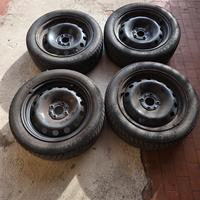 gomme 185-55-15 e cerchi in ferro da 15 con copri