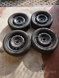 gomme 185-55-15 e cerchi in ferro da 15 con copri
