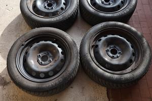 gomme 185-55-15 e cerchi in ferro da 15 con copri