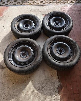 gomme 185-55-15 e cerchi in ferro da 15 con copri