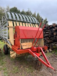 Carro autocaricante fieno