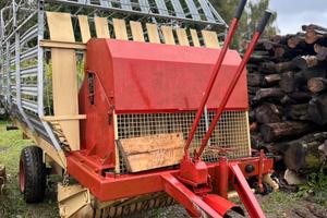 Carro autocaricante fieno