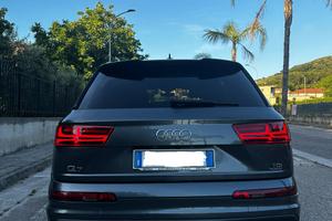 Audi q7 S line 7 posti tagliandata